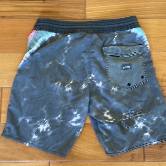 Volcom swim trunks Size 30 - Picture 3 of 4